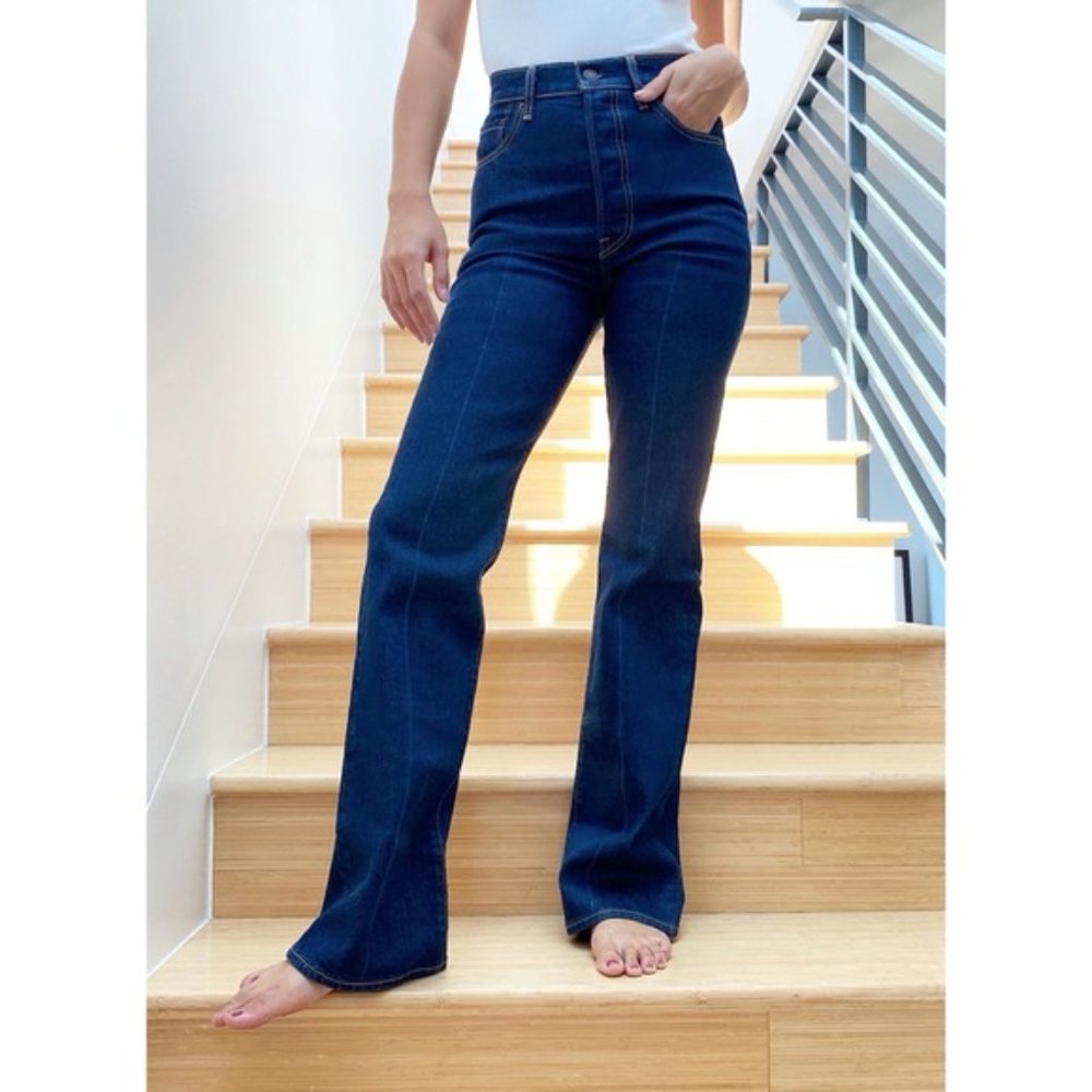 Aritzia x Levi’s Ribcage Boot Cut Flare Jeans - Picture 3 of 6